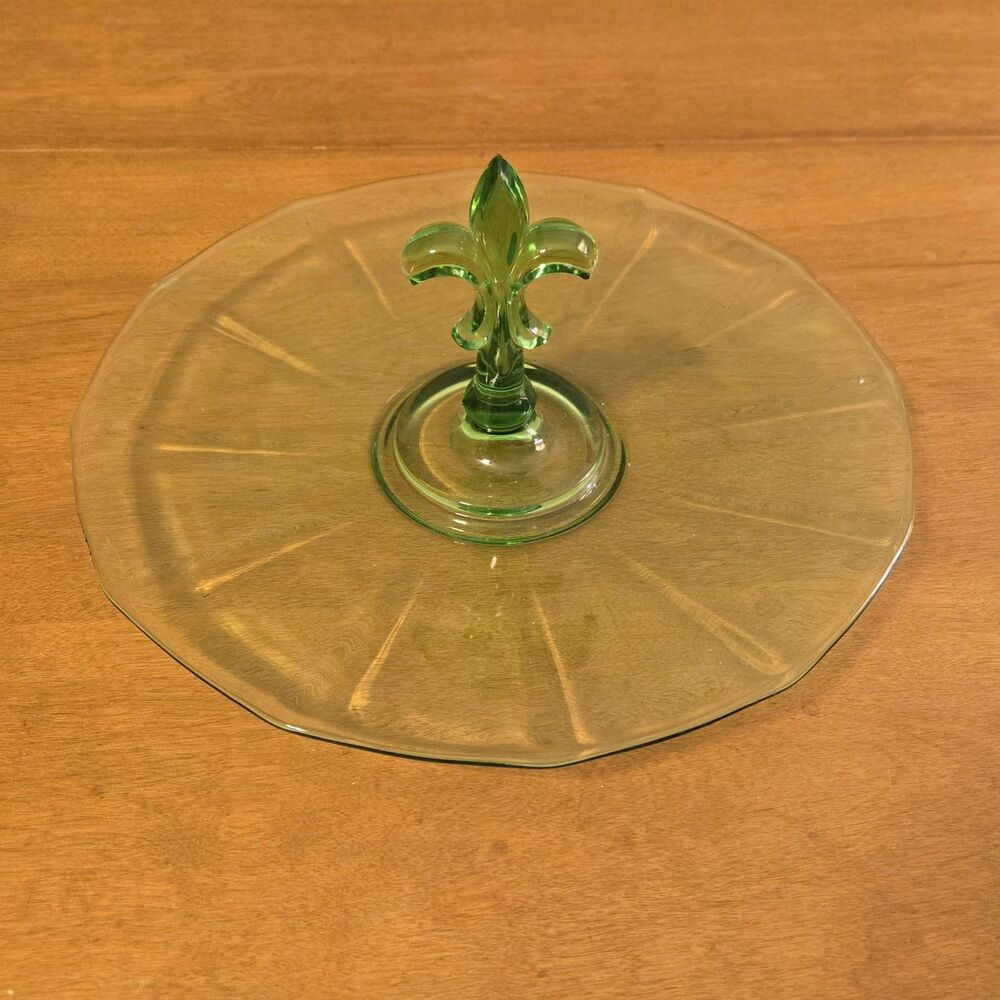 Vintage Fostoria Green Uranium Glass Serving Tray W/ Fleur De Lis Handle - Picture 3 of 6